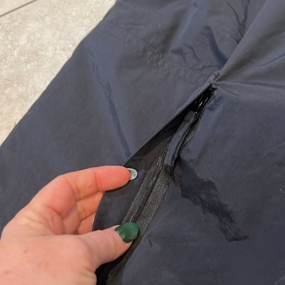 Urban Outfitters Nylon Cargo Style Joggers Size Medium - Picture 3 of 7